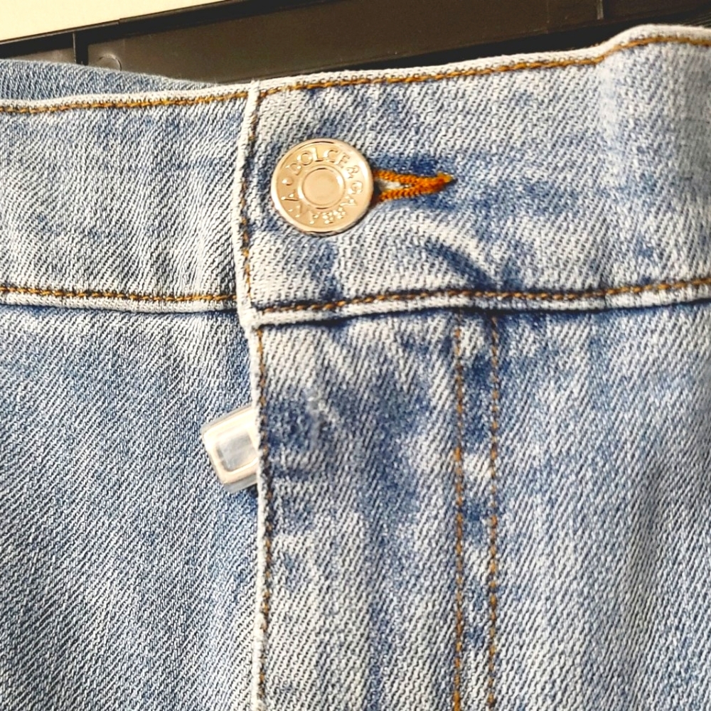 NWOT DOLCE & GABBANA 👑 New Royal Vintage Lightwash Skinny Jeans 👖- 42” Waist - Picture 5 of 9
